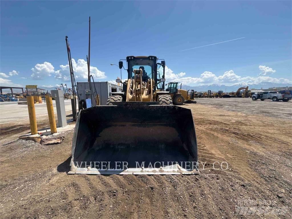 CAT 930 QC Gumikerekes homlokrakodók