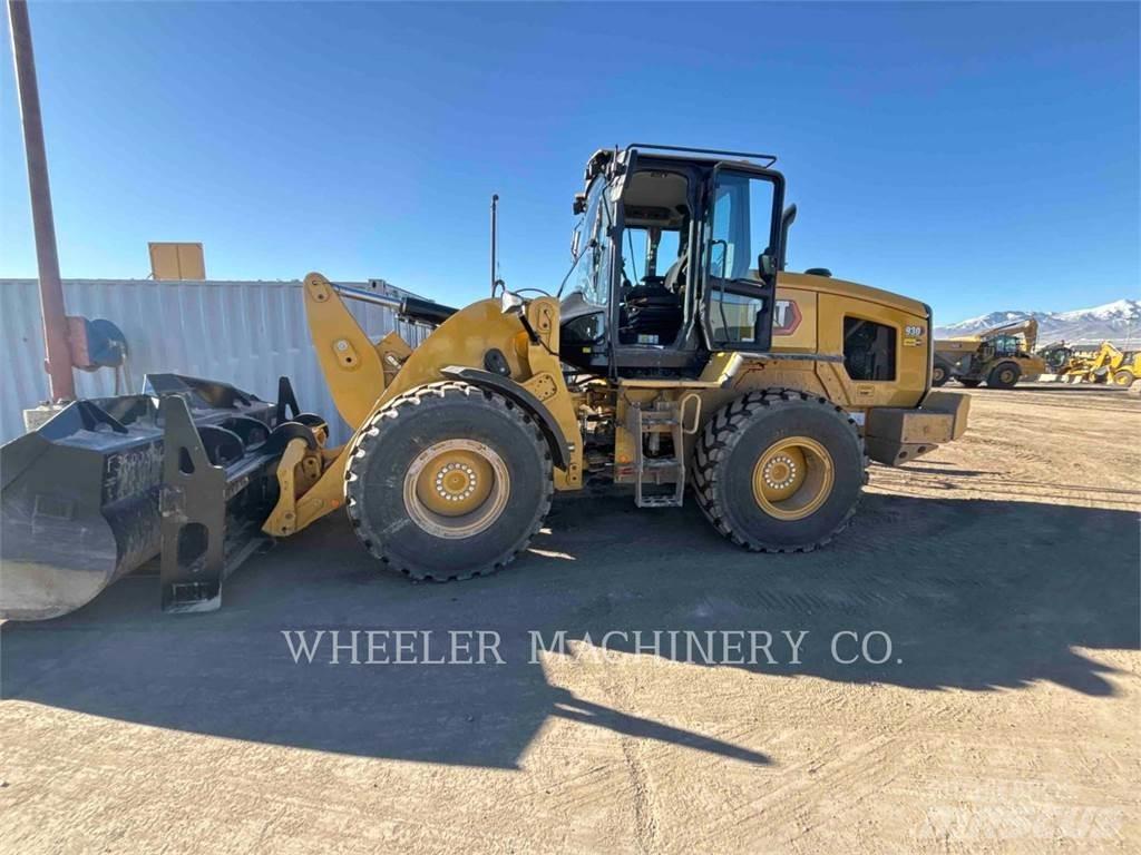 CAT 930 QC Gumikerekes homlokrakodók