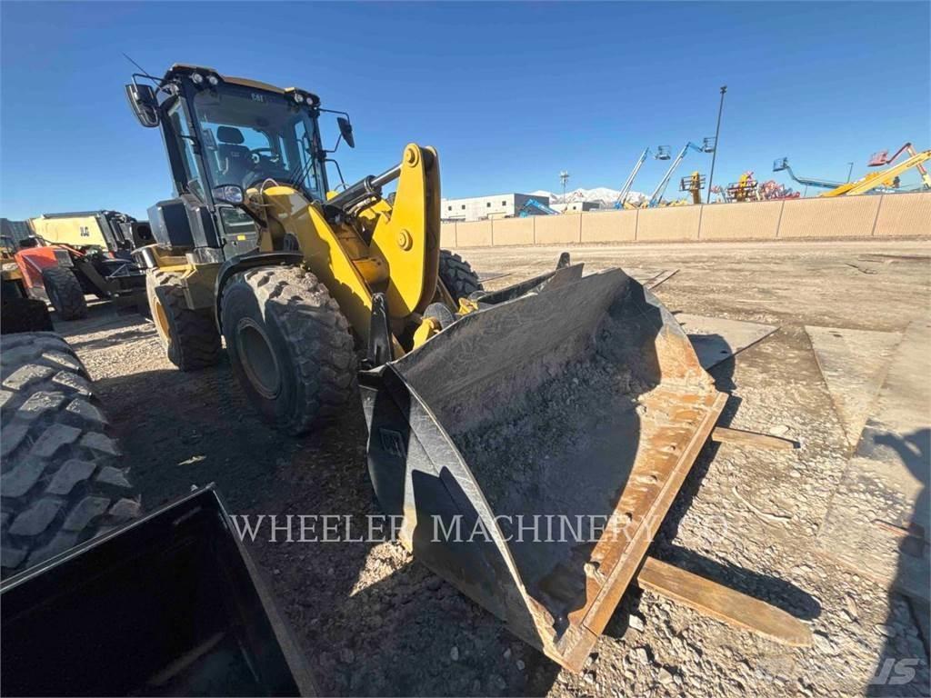 CAT 930 QC Gumikerekes homlokrakodók