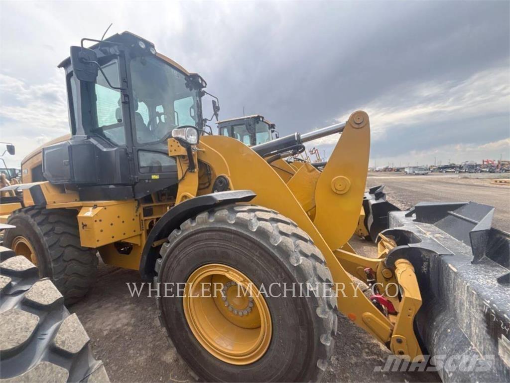 CAT 930 QC Gumikerekes homlokrakodók