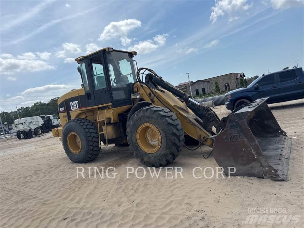 CAT 930GIT Gumikerekes homlokrakodók