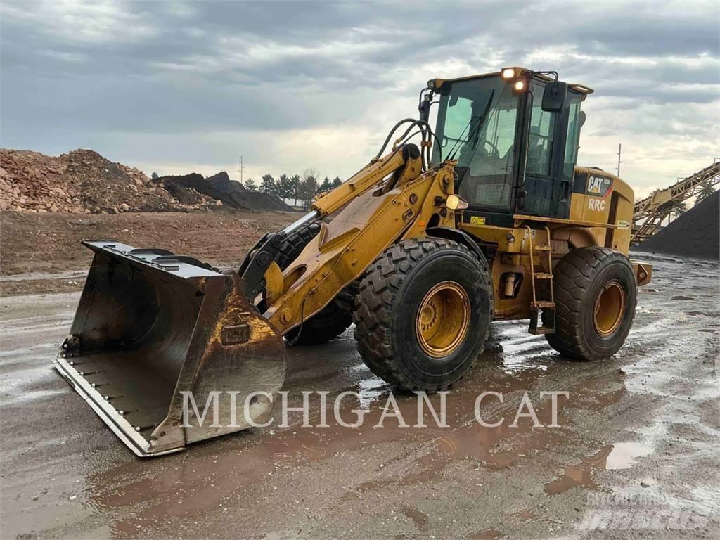 CAT 930HIT Gumikerekes homlokrakodók
