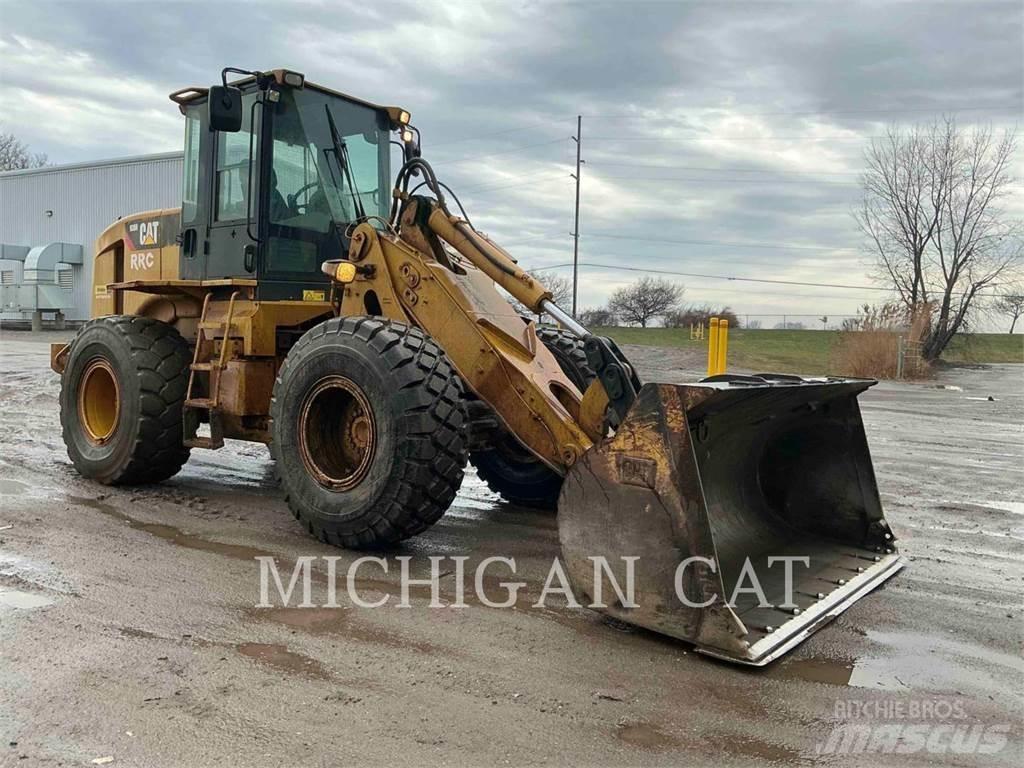 CAT 930HIT Gumikerekes homlokrakodók
