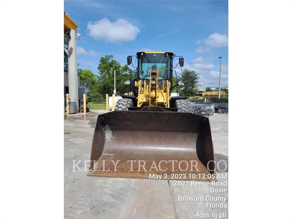 CAT 930M Gumikerekes homlokrakodók