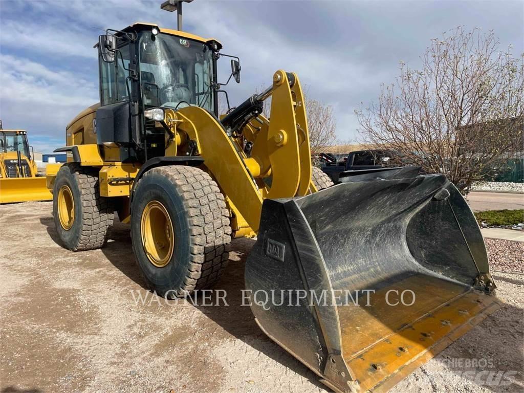 CAT 930M Gumikerekes homlokrakodók
