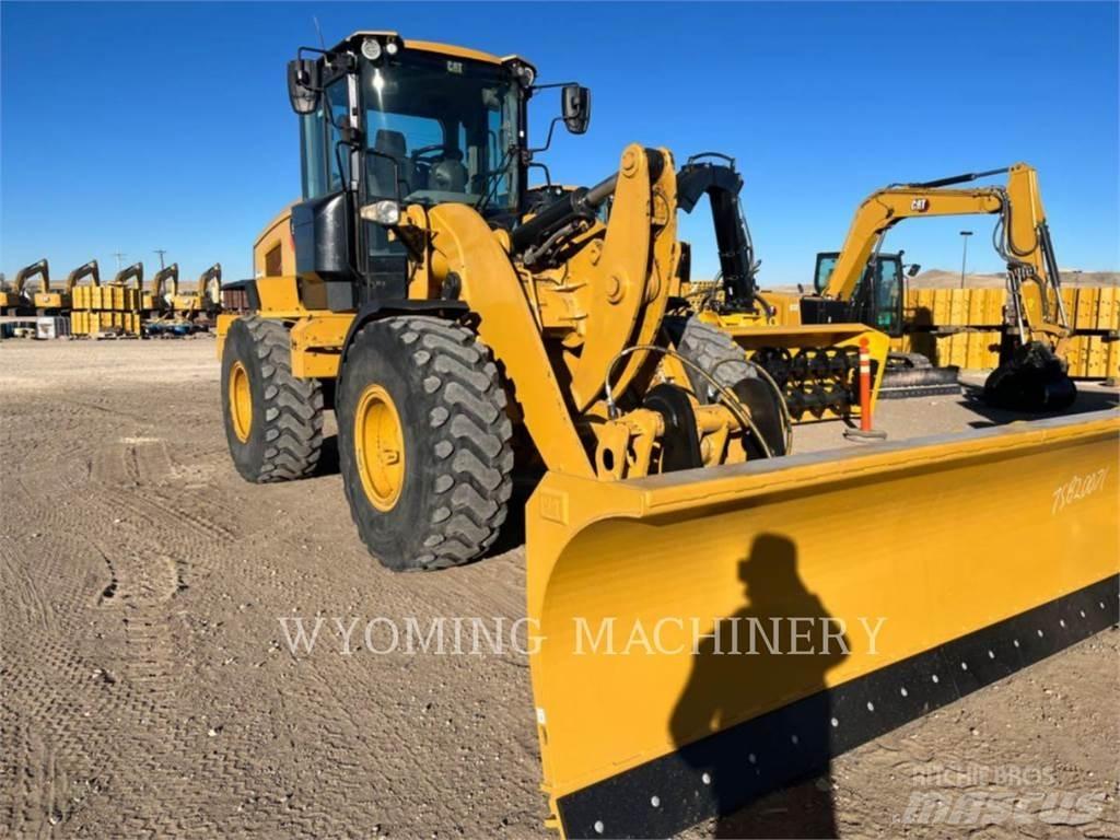 CAT 930M Gumikerekes homlokrakodók