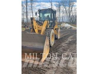 CAT 930M Gumikerekes homlokrakodók