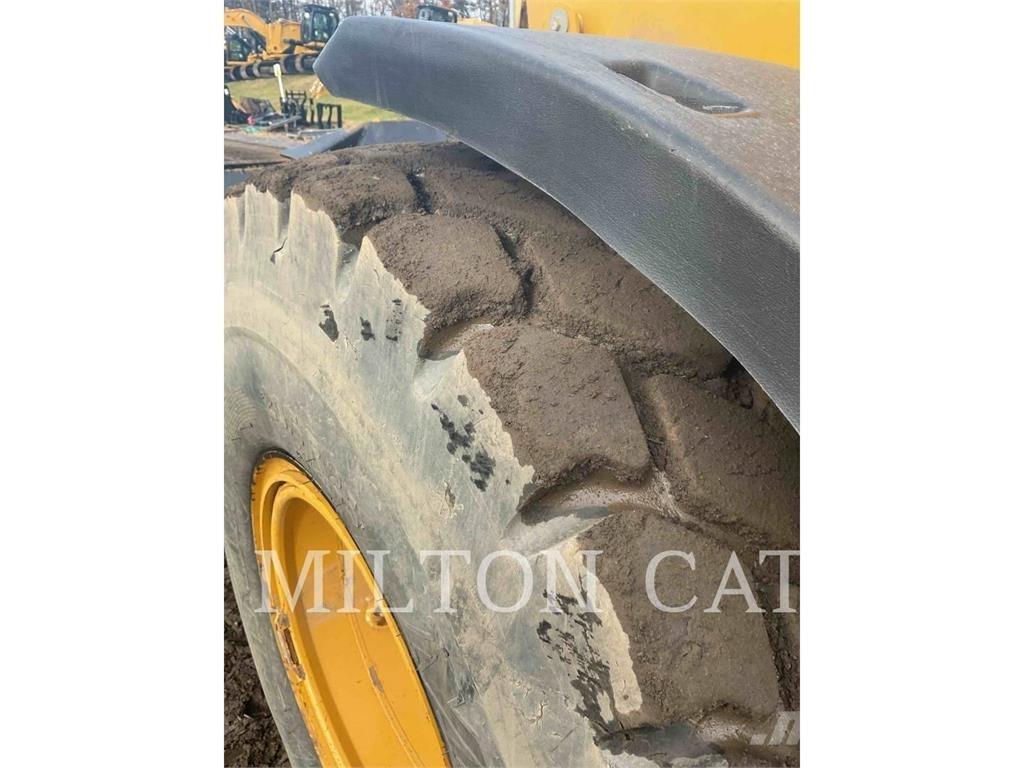CAT 930M Gumikerekes homlokrakodók