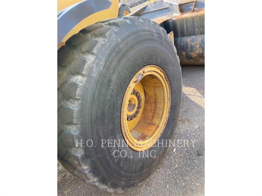 CAT 930M Gumikerekes homlokrakodók