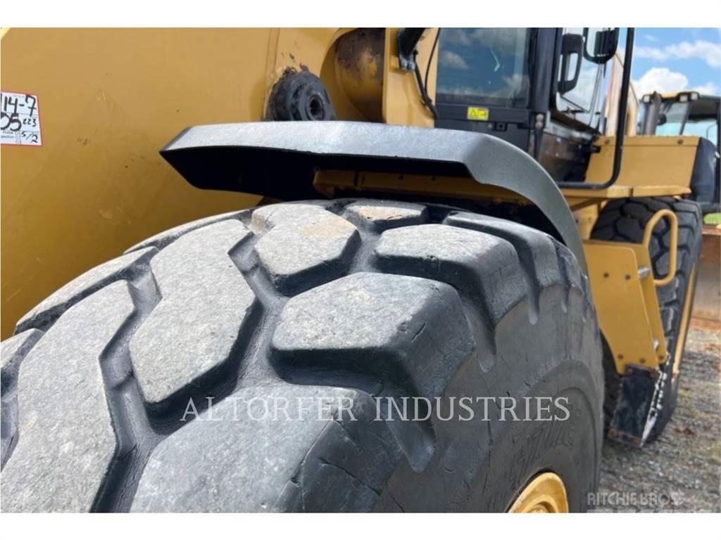 CAT 930M Gumikerekes homlokrakodók