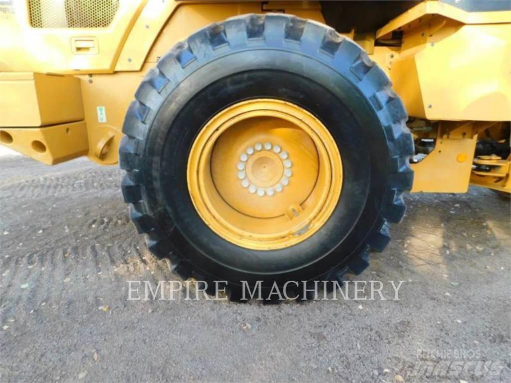 CAT 930M Gumikerekes homlokrakodók