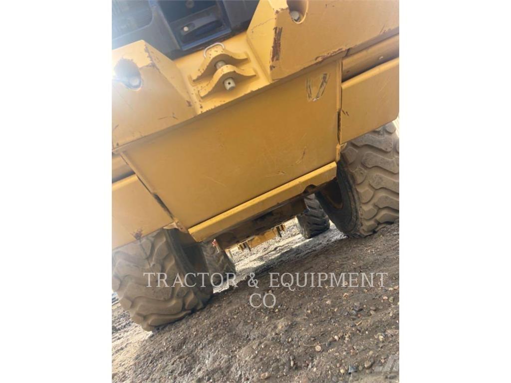 CAT 930M Gumikerekes homlokrakodók