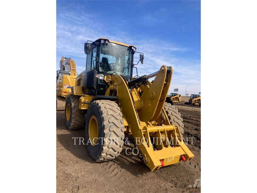 CAT 930M Gumikerekes homlokrakodók