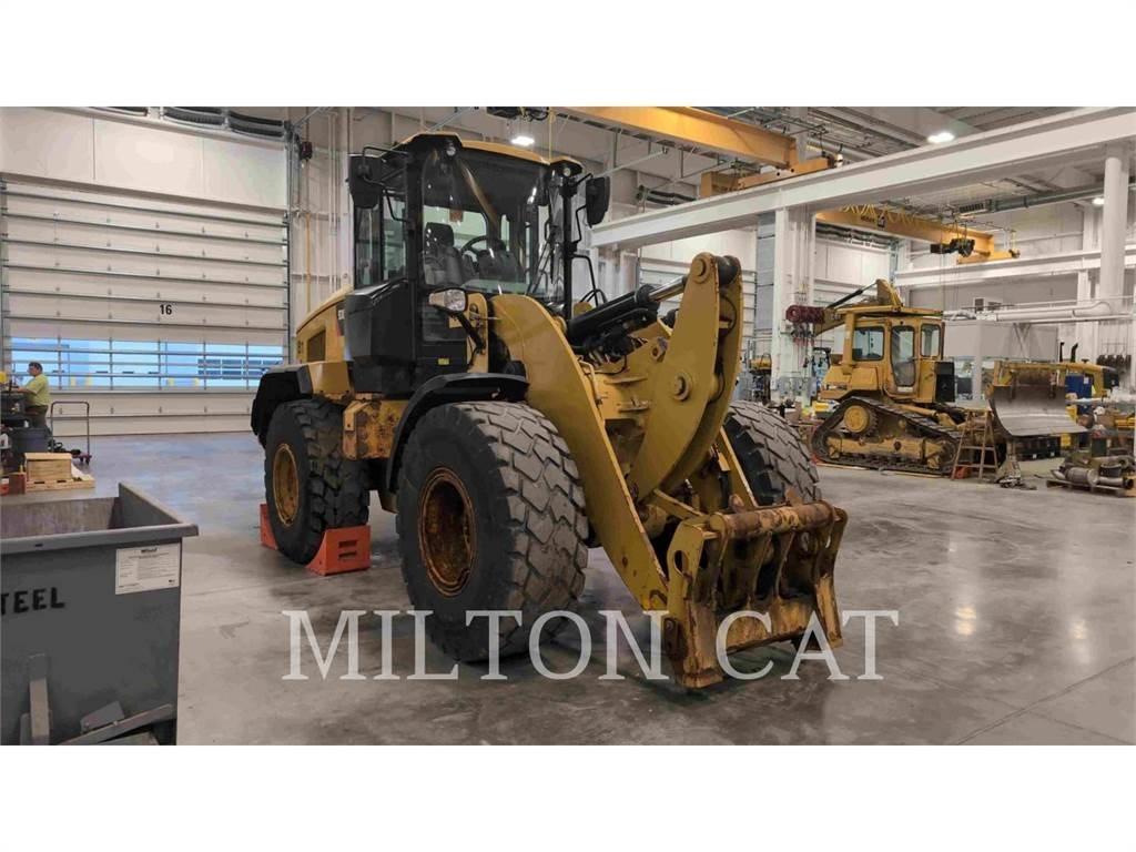 CAT 930M Gumikerekes homlokrakodók