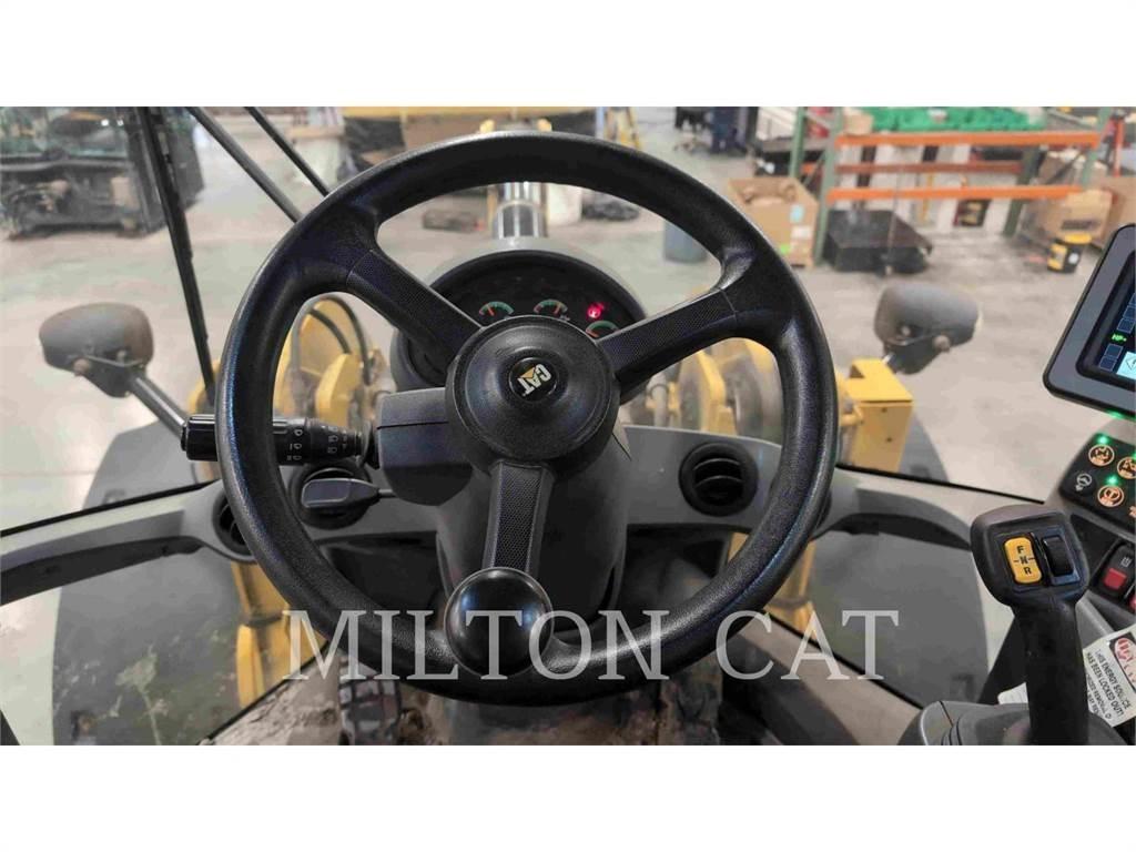 CAT 930M Gumikerekes homlokrakodók