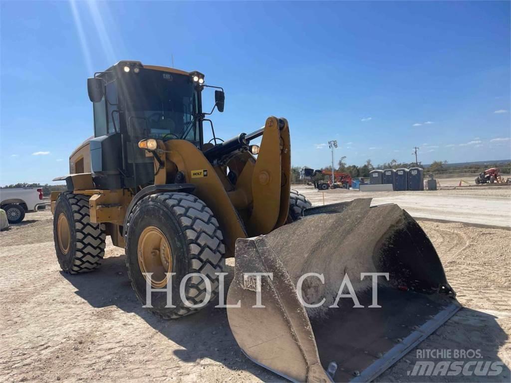 CAT 930M Gumikerekes homlokrakodók