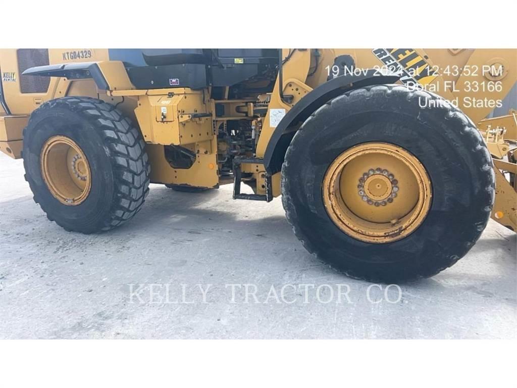 CAT 930M Gumikerekes homlokrakodók