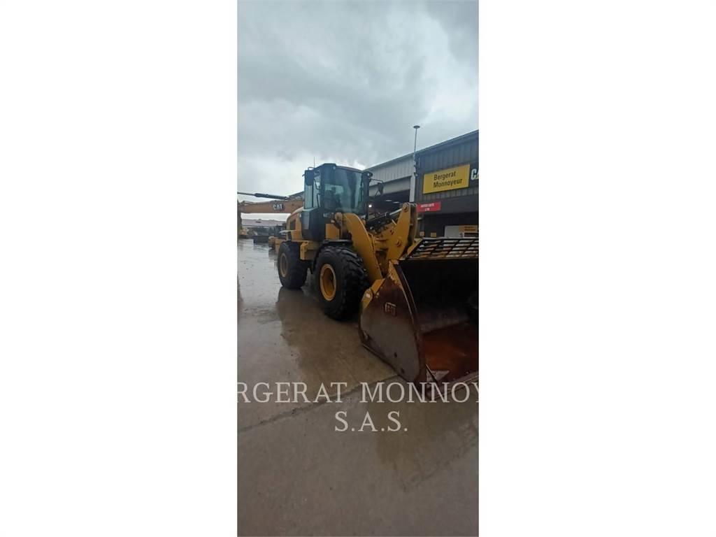 CAT 930M Gumikerekes homlokrakodók