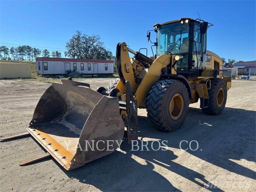 CAT 930M Gumikerekes homlokrakodók