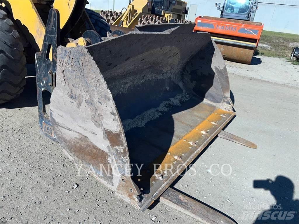 CAT 930M Gumikerekes homlokrakodók
