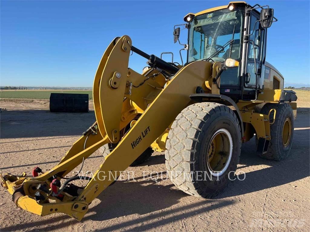 CAT 930M Gumikerekes homlokrakodók