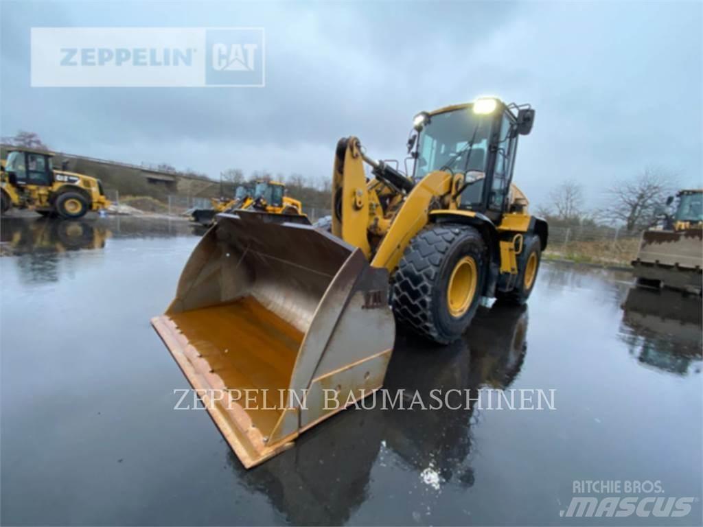 CAT 930M Gumikerekes homlokrakodók