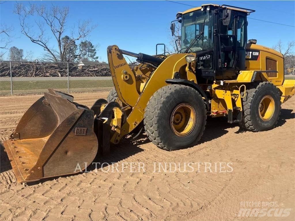 CAT 930M Gumikerekes homlokrakodók