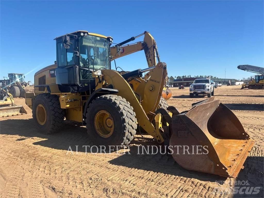 CAT 930M Gumikerekes homlokrakodók