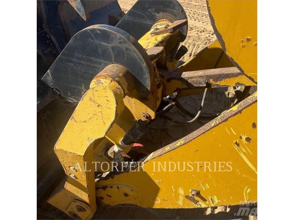 CAT 930M Gumikerekes homlokrakodók