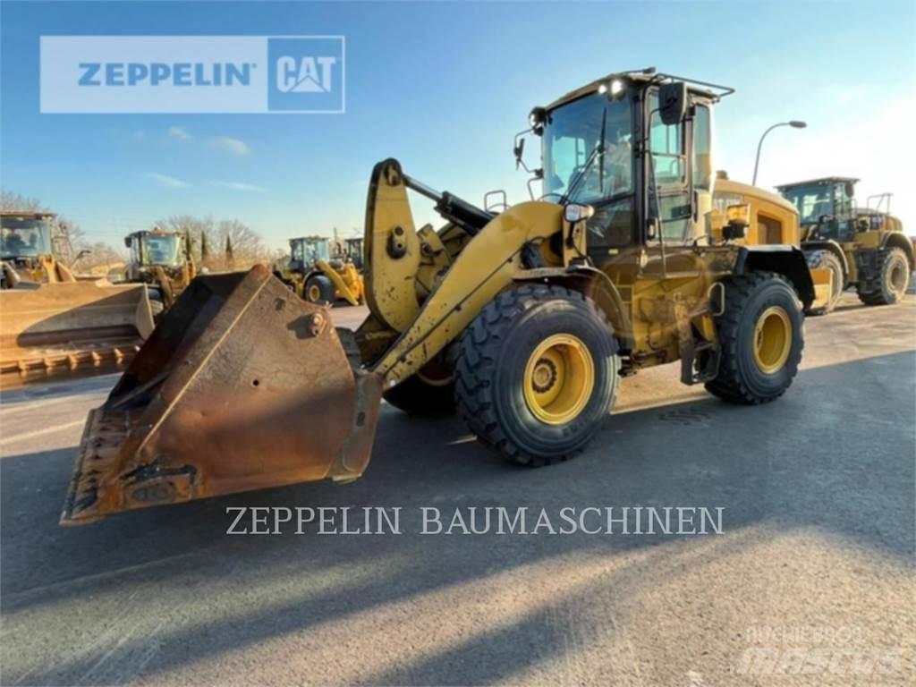 CAT 930M Gumikerekes homlokrakodók
