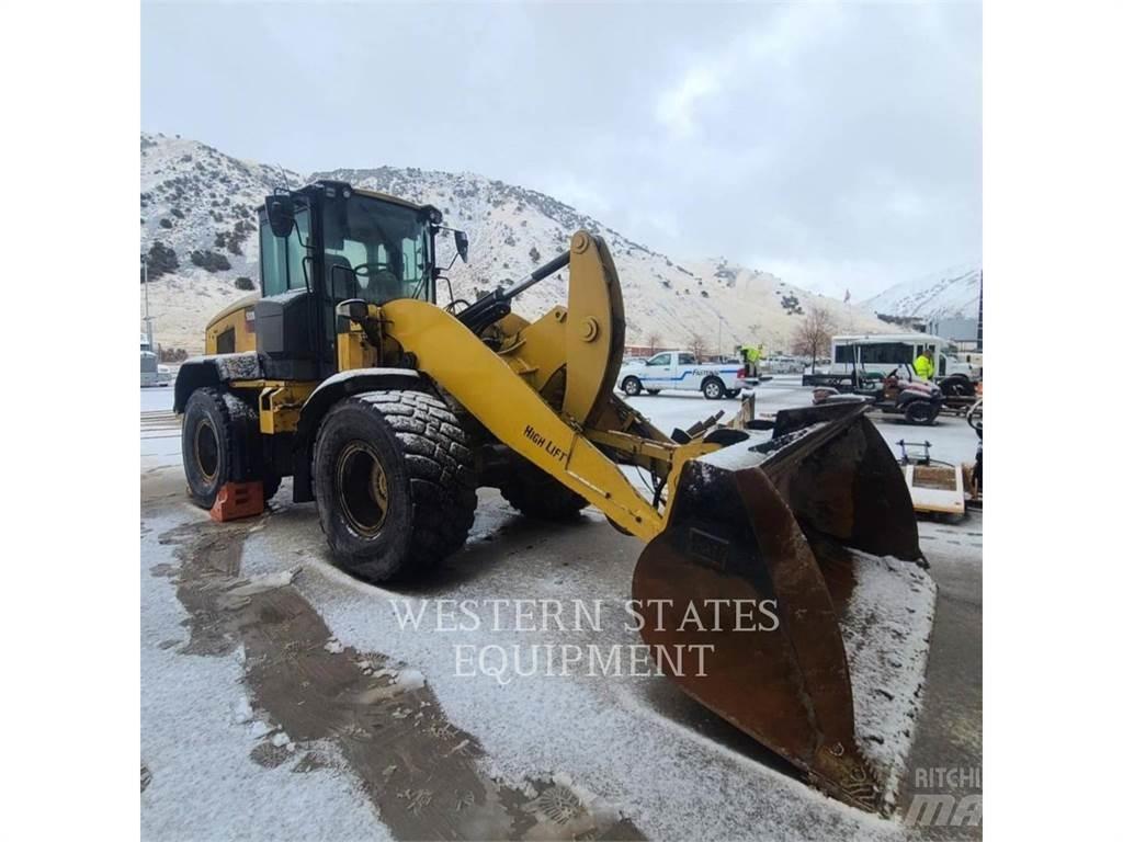 CAT 930M Gumikerekes homlokrakodók