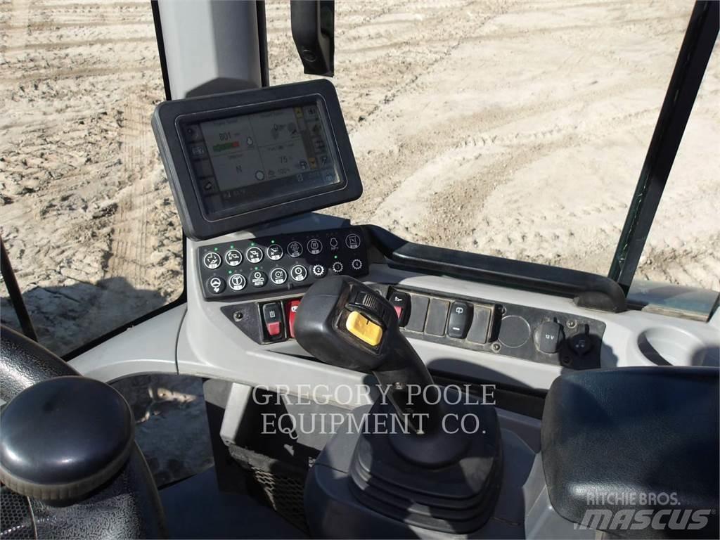 CAT 930M Gumikerekes homlokrakodók