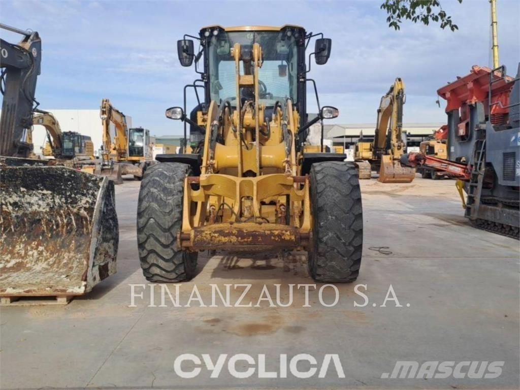 CAT 930M Gumikerekes homlokrakodók