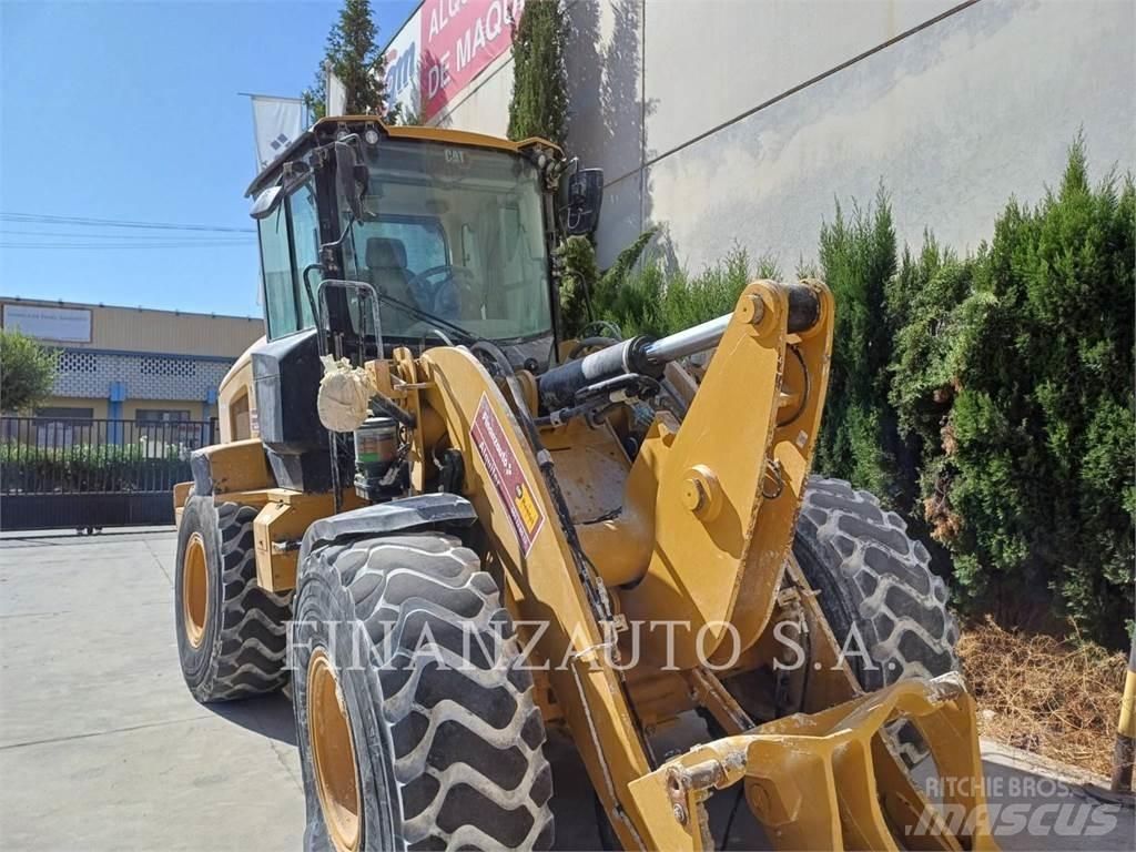 CAT 930M Gumikerekes homlokrakodók