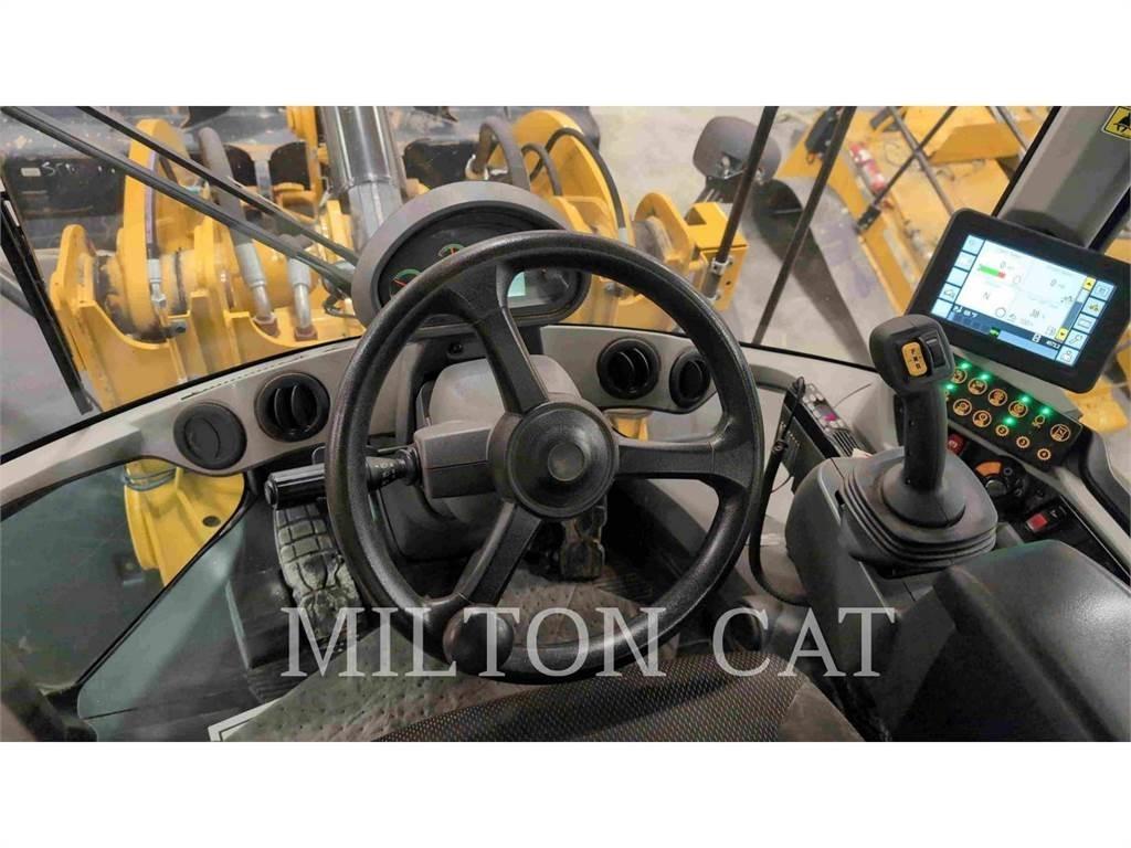 CAT 930M Gumikerekes homlokrakodók