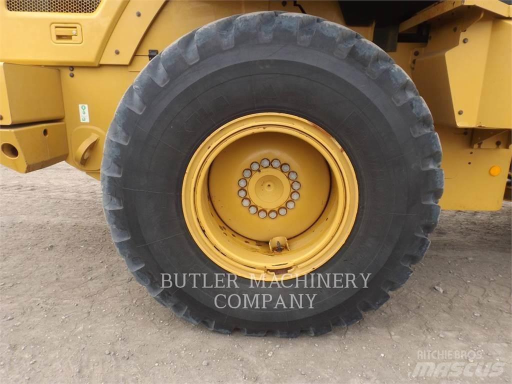 CAT 930M Gumikerekes homlokrakodók
