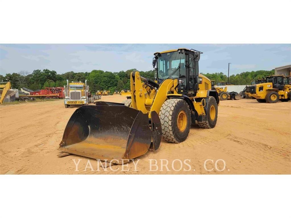 CAT 930M Gumikerekes homlokrakodók
