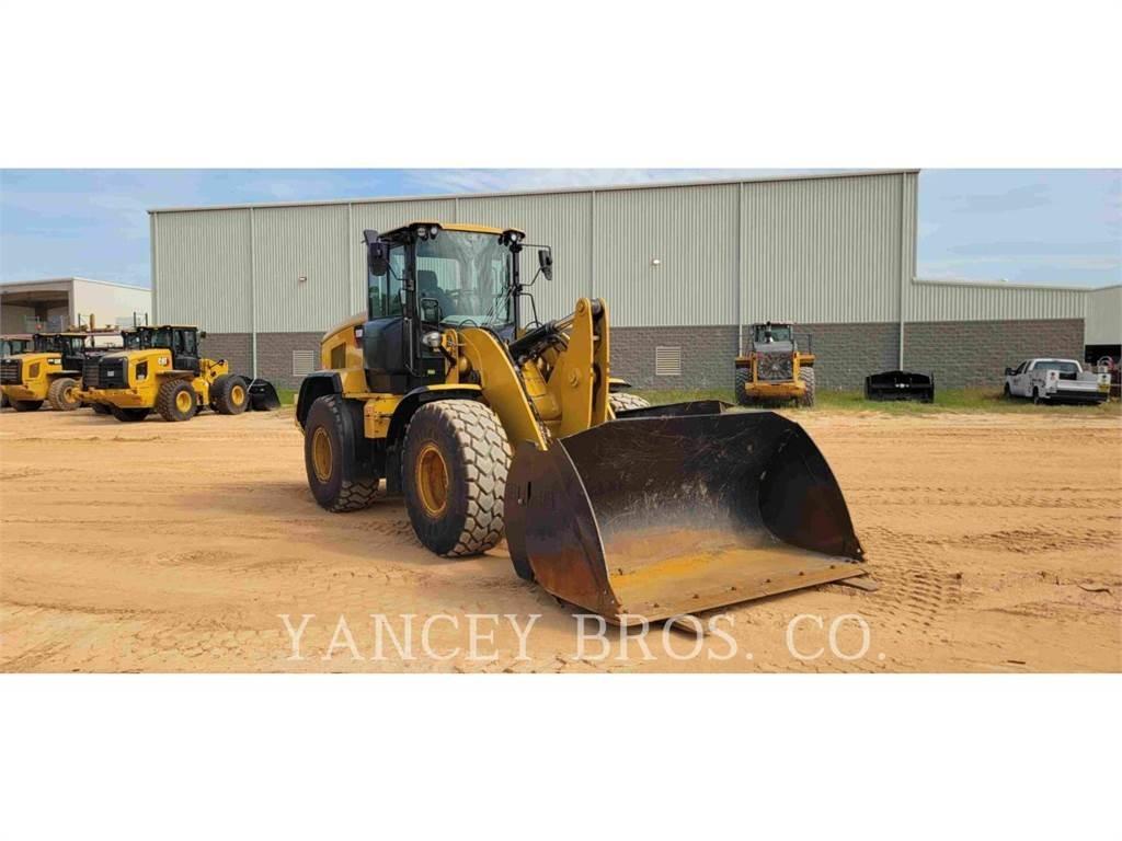 CAT 930M Gumikerekes homlokrakodók