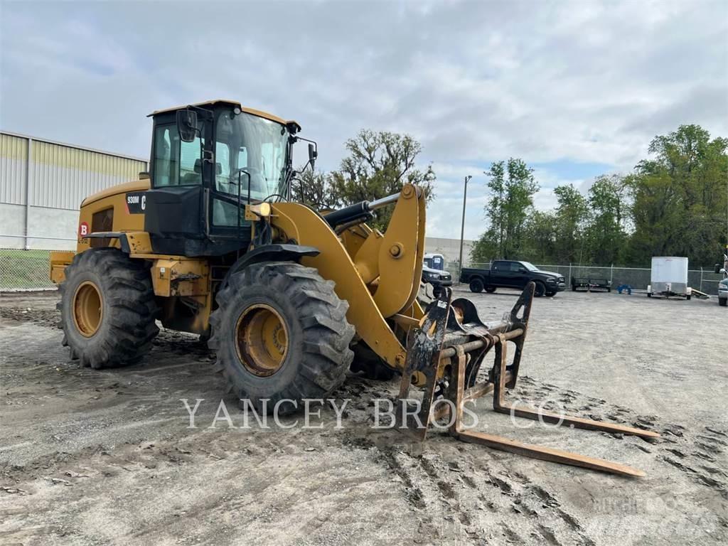 CAT 930M Gumikerekes homlokrakodók