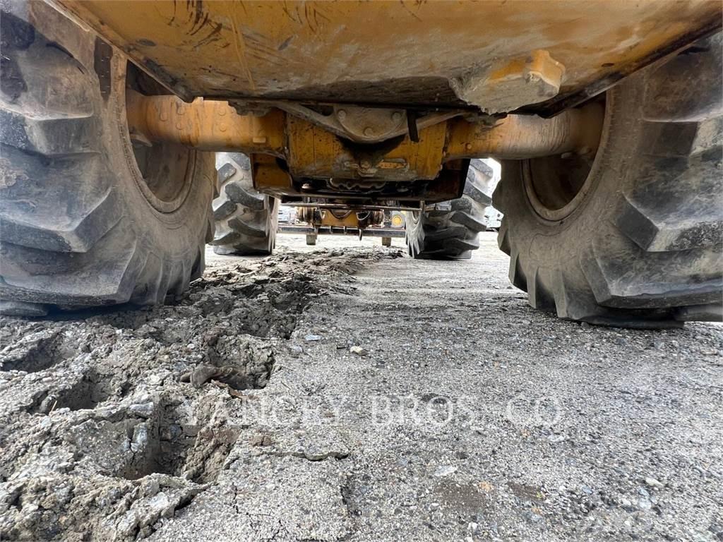 CAT 930M Gumikerekes homlokrakodók