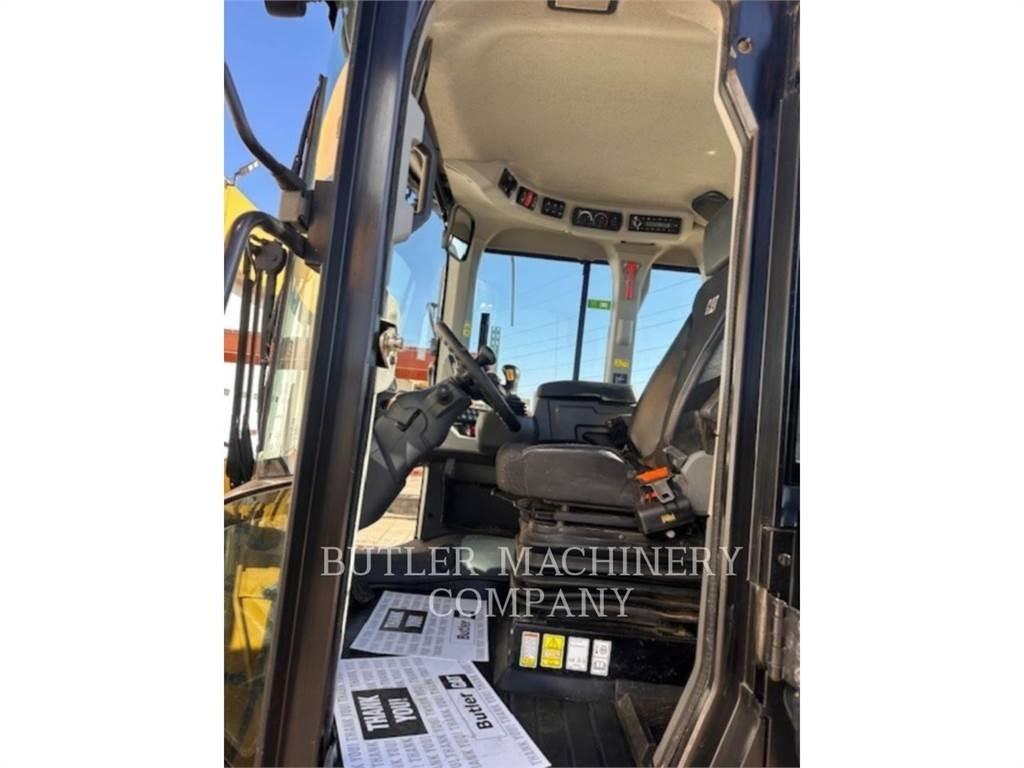 CAT 930M Gumikerekes homlokrakodók