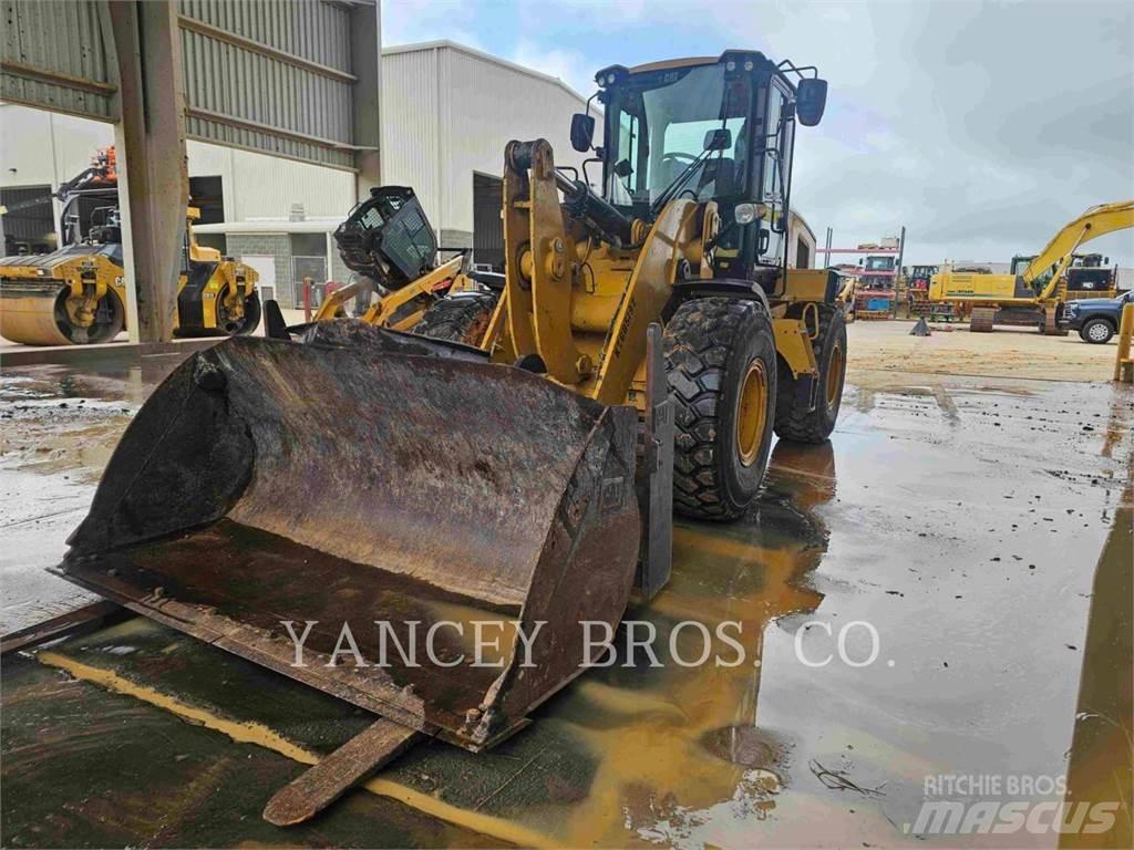 CAT 930M Gumikerekes homlokrakodók