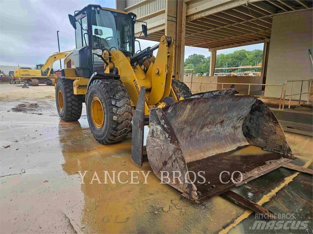 CAT 930M Gumikerekes homlokrakodók