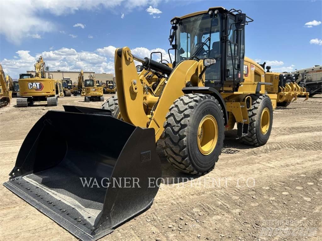 CAT 930M Gumikerekes homlokrakodók