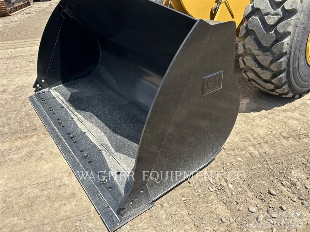 CAT 930M Gumikerekes homlokrakodók