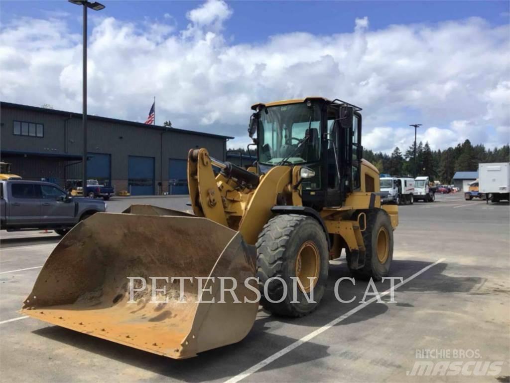 CAT 930M Gumikerekes homlokrakodók