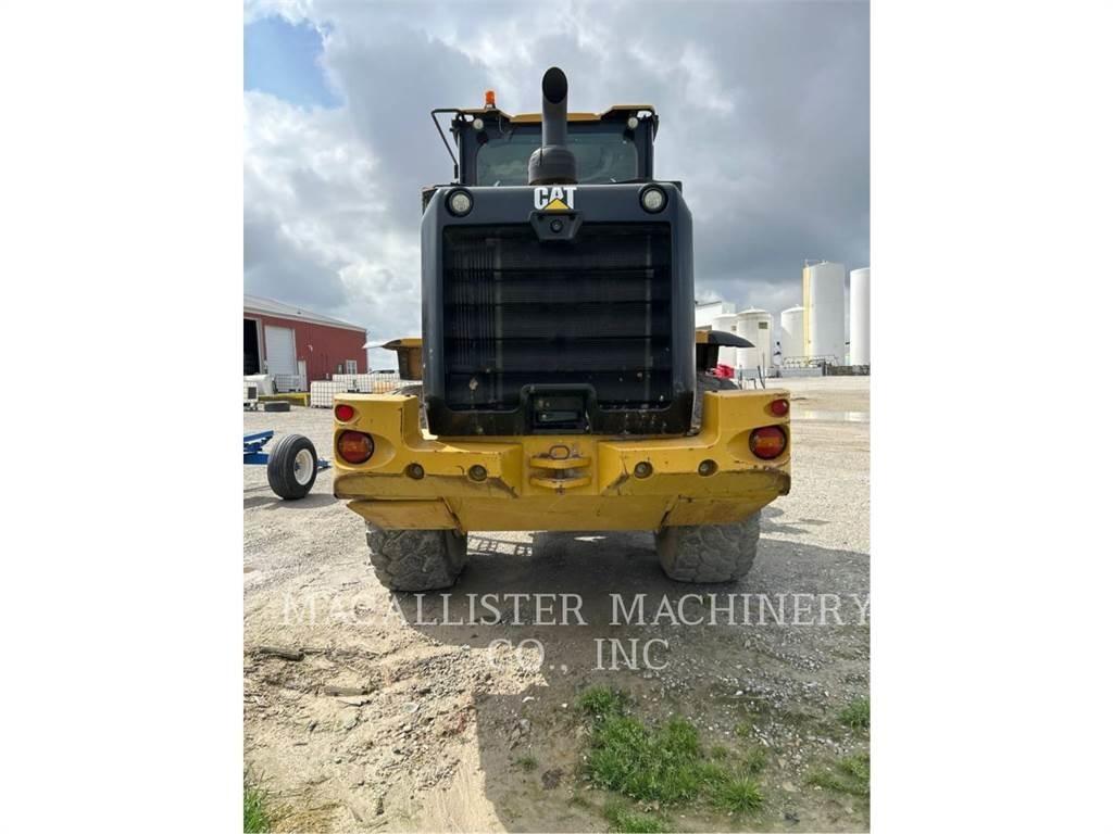 CAT 930M Gumikerekes homlokrakodók