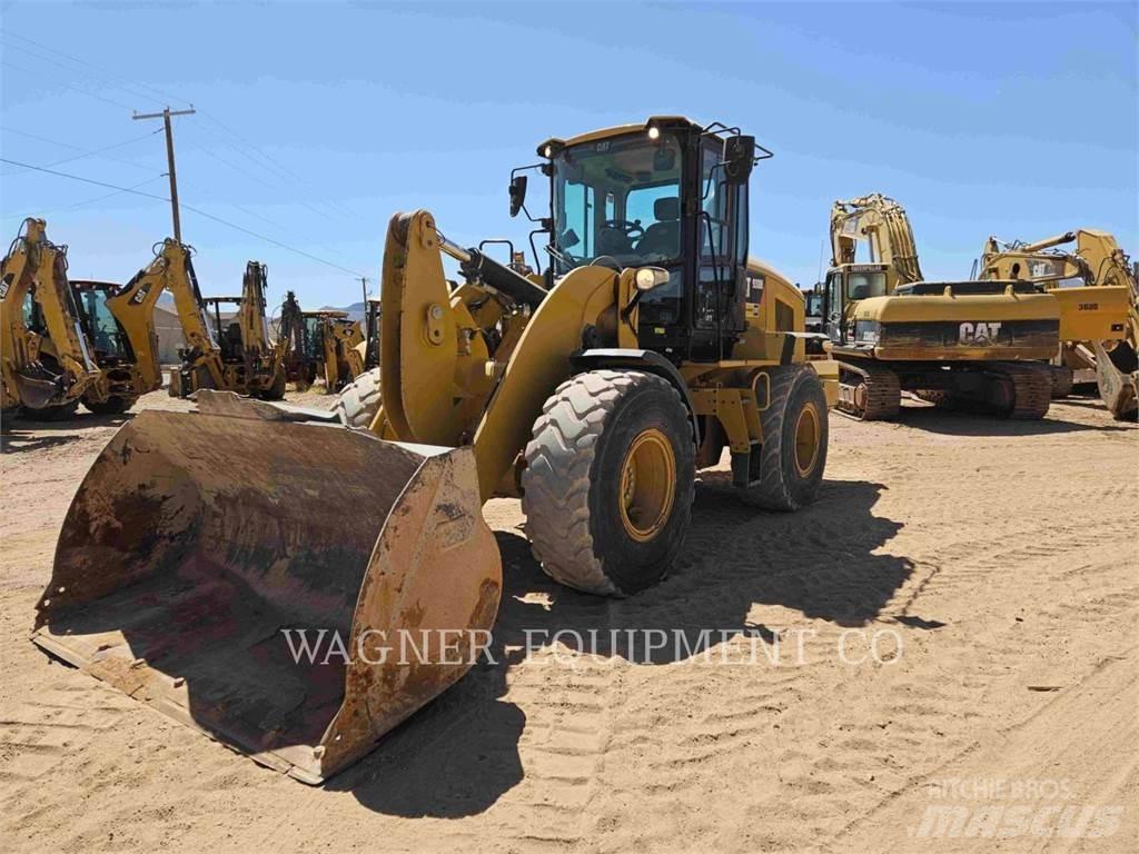 CAT 930M Gumikerekes homlokrakodók