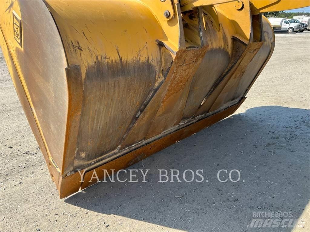 CAT 930M Gumikerekes homlokrakodók