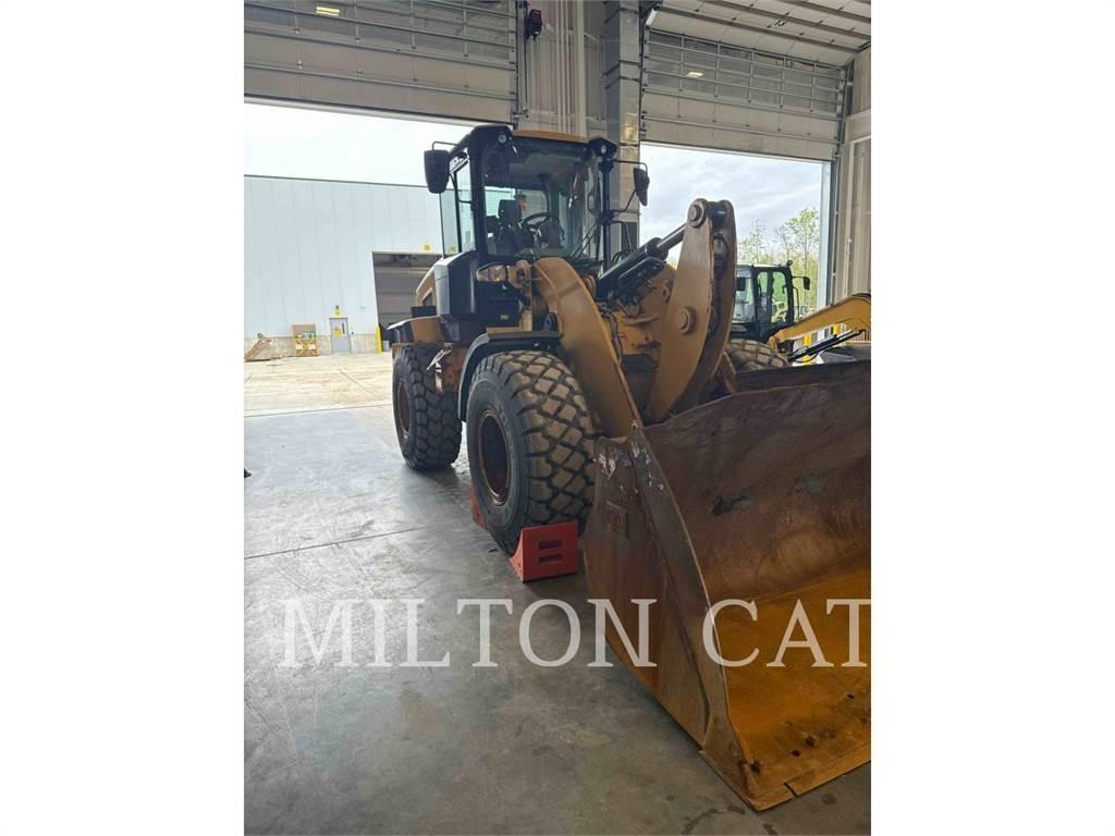 CAT 930M Gumikerekes homlokrakodók